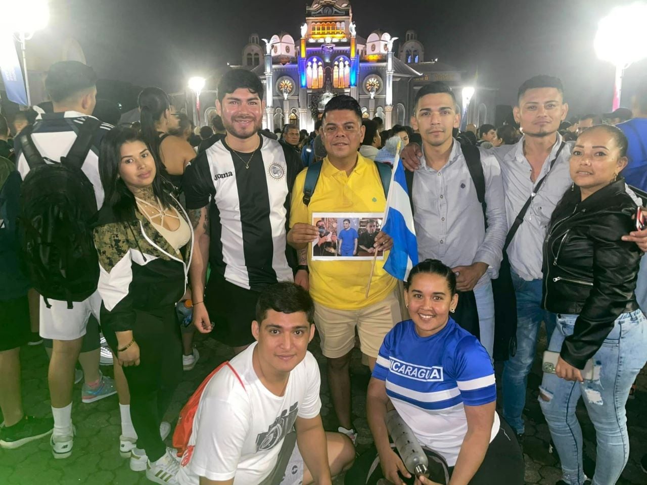 El periodista nicaragüense, Héctor Rosales, el 1 de agosto del 2023 hizo la romería desde el parque Central de San José hasta la basílica de la virgen de los Ángeles en Cartago. Pidió por la libertad de monseñor Rolando Álvarez, el obispo de la diócesis de Matagalpa que está preso en Nicaragua por el régimen de Daniel Ortega.