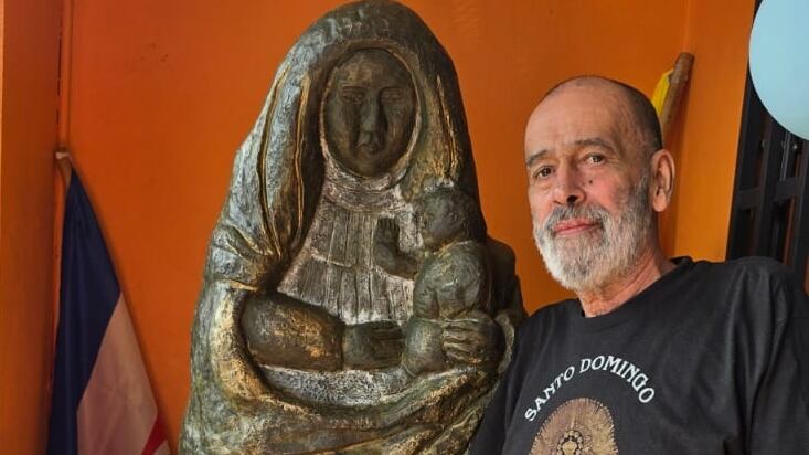 José Francisco Valerio Arce cumplió 31 años de organizar la caravana de la virgencita en honor a la Negrita de los Ángeles, este 2025 también luchó por una ermita en la Casa de la Cultura de la comunidad y la imagen de 1 metro la hizo el escultor Luis Alonso Ramírez como parte de la colección "Desde el origen".