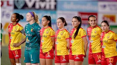 Mónica Malavassi manda filazo al presidente del fútbol femenino