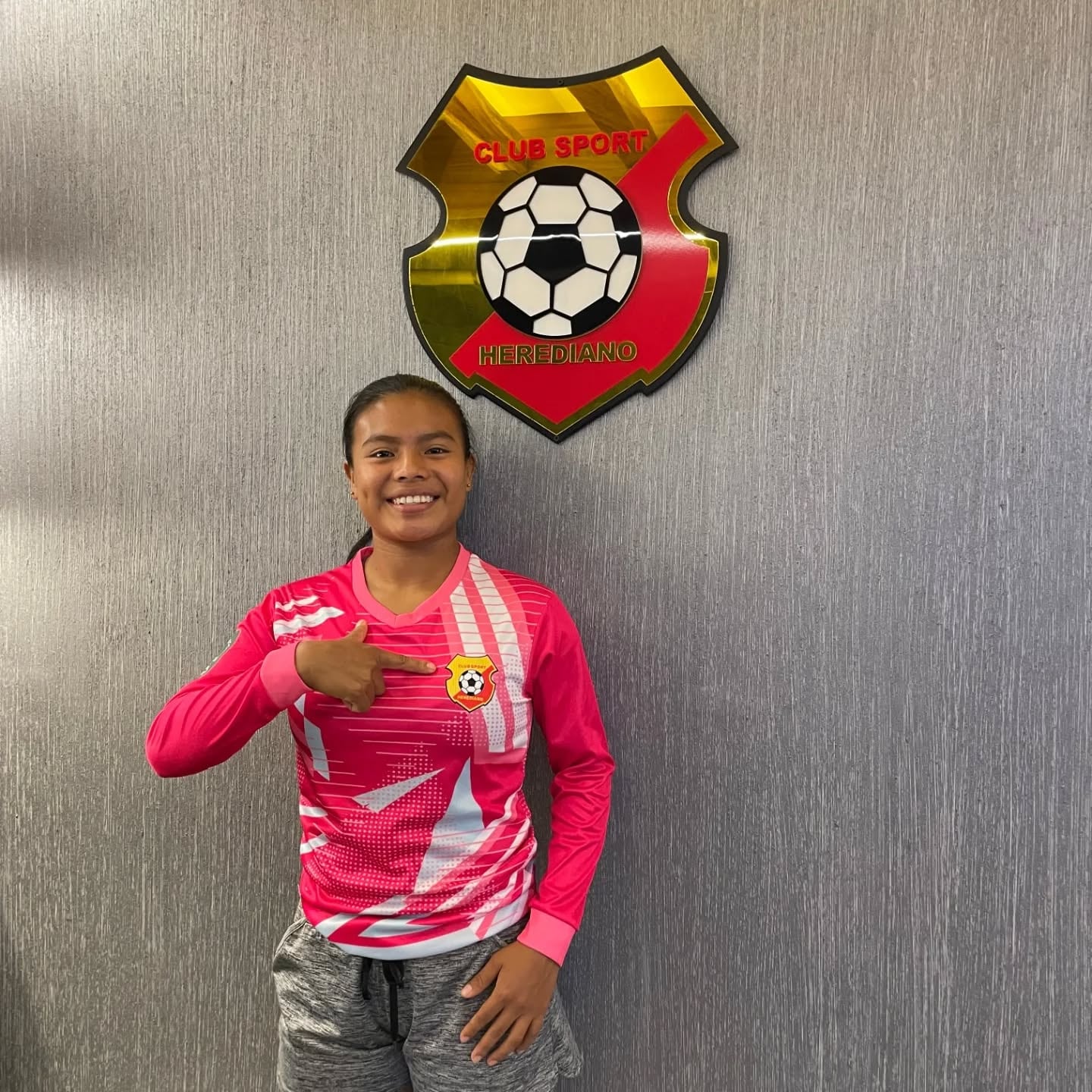 Vanessa Jiménez, indígena cabécar, herediana, estadio eladio rosabal