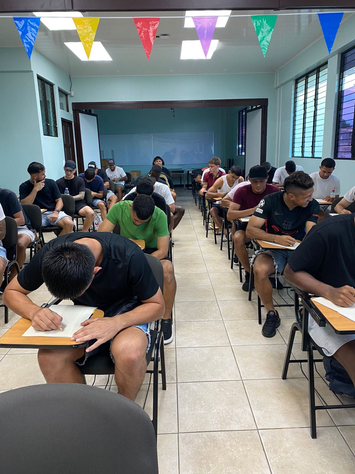 Nielsen Buján trabaja con Santos desde hace dos meses, en donde llegó con la misión de levantar al equipo en la parte anímica. Cortesía.