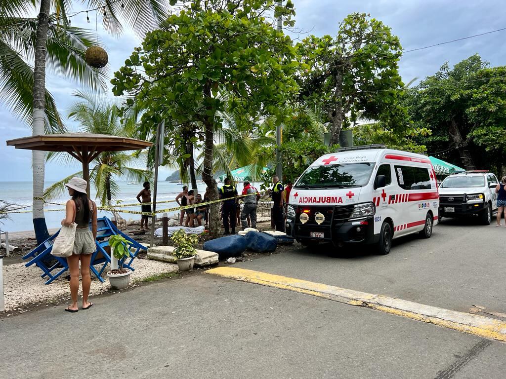 Según la Cruz Roja, el joven cayó del jetski tras ser golpeado por una ola. Foto Cruz Roja.