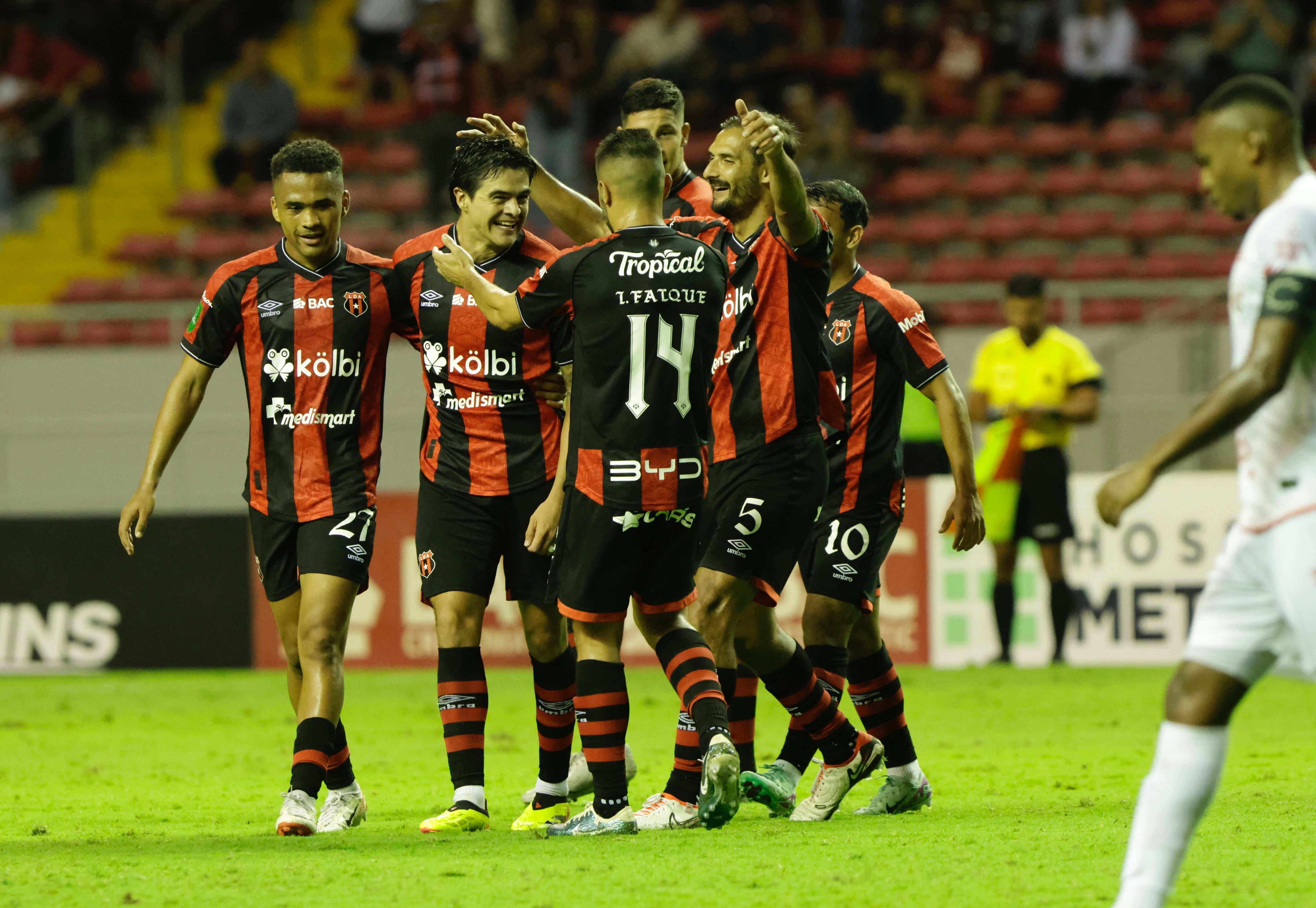 21/07/2024. Estadio Nacional, San José. Hora: 06:00 p.m. Partido de la Jornada 1 del Torneo de Apertura 2024 disputado entre la Liga Deportiva Alajuelense (LDA) y el Santos de Guápiles en el Estadio Nacional. Fotos: Mayela López