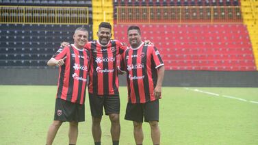 Leyendas de Alajuelense deleitaron a sus aficionados con un golazo, tírese el jugadón