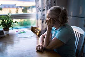 ¿Por qué envejecer es más difícil para las mujeres? Estudio de la UNA revela una dolorosa realidad
