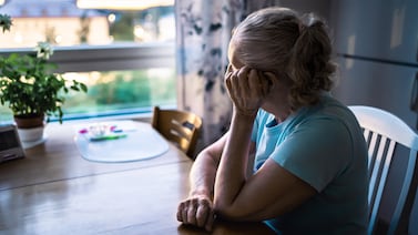 ¿Por qué envejecer es más difícil para las mujeres? Estudio de la UNA revela una dolorosa realidad
