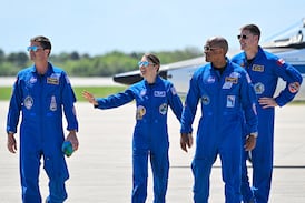 “Vamos a la Luna”: astronautas llegan al sitio de lanzamiento para misión al satálite de la Tierra