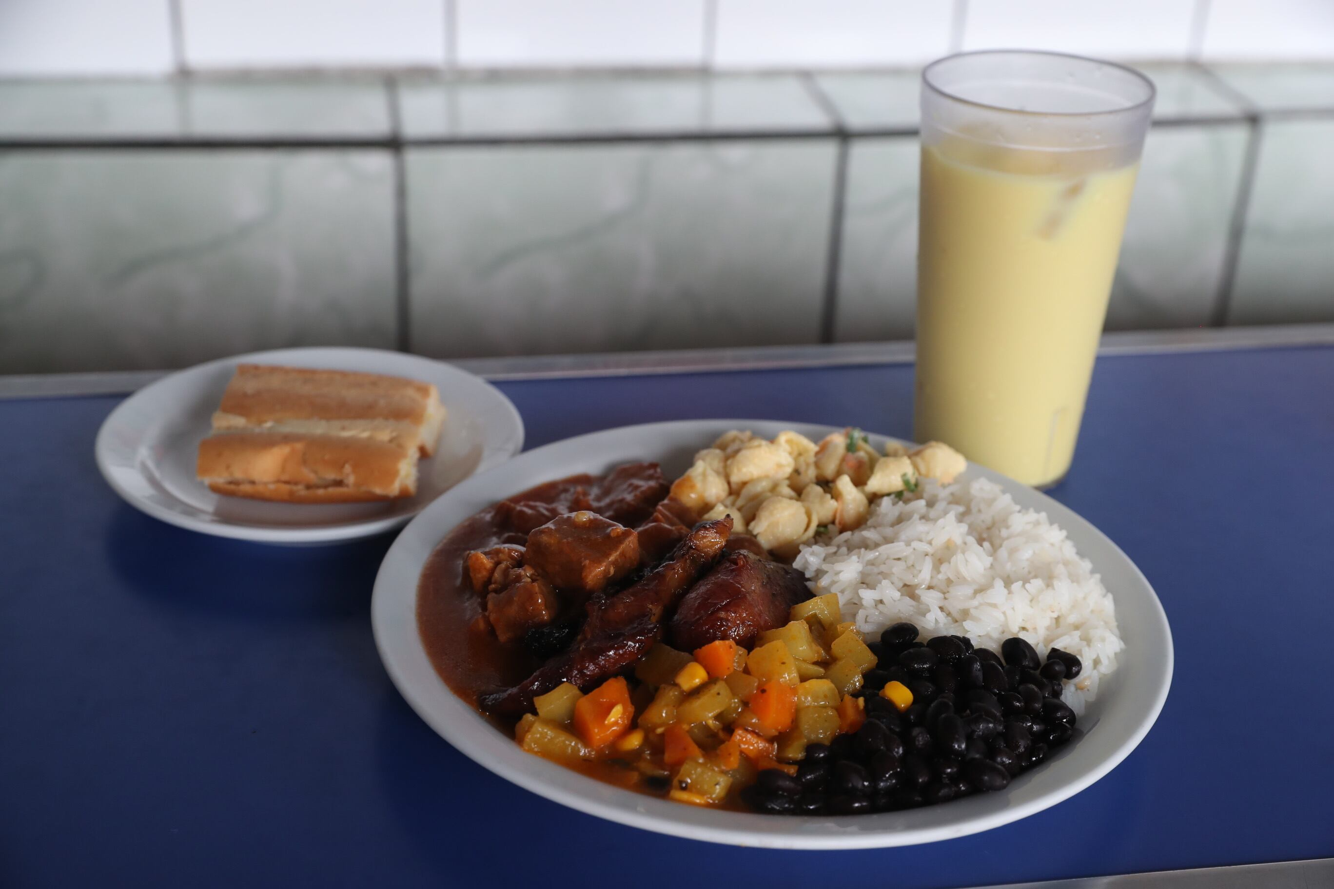 04/06/2024/ fotos de la soda Yoguis de Desamparados para La Teja / foto John Durán