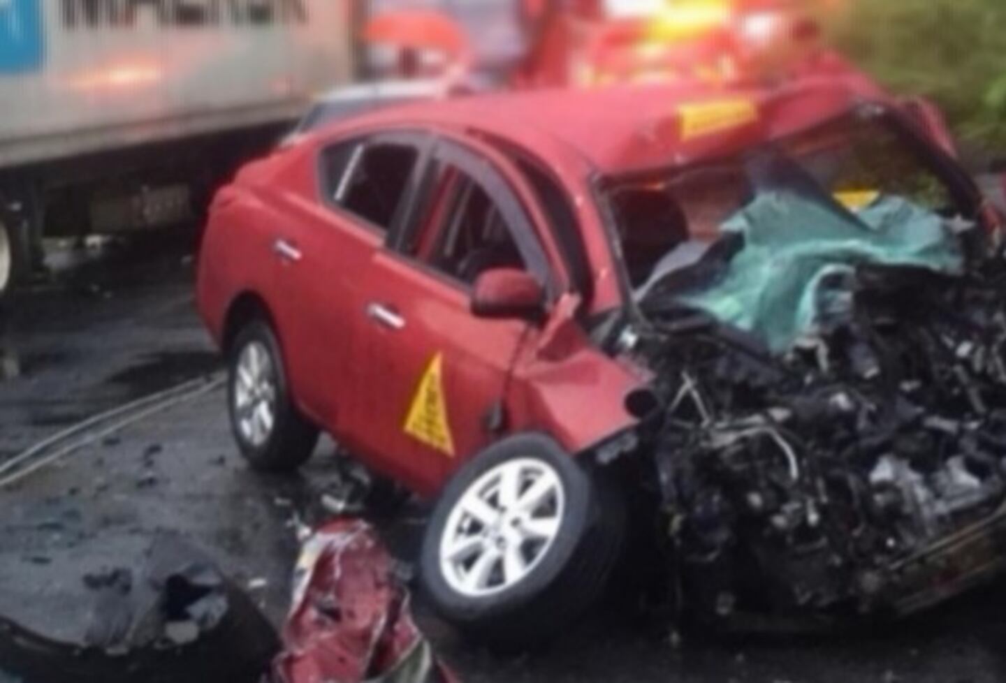 Taxista murió al chocar de frente contra tráiler | La Teja