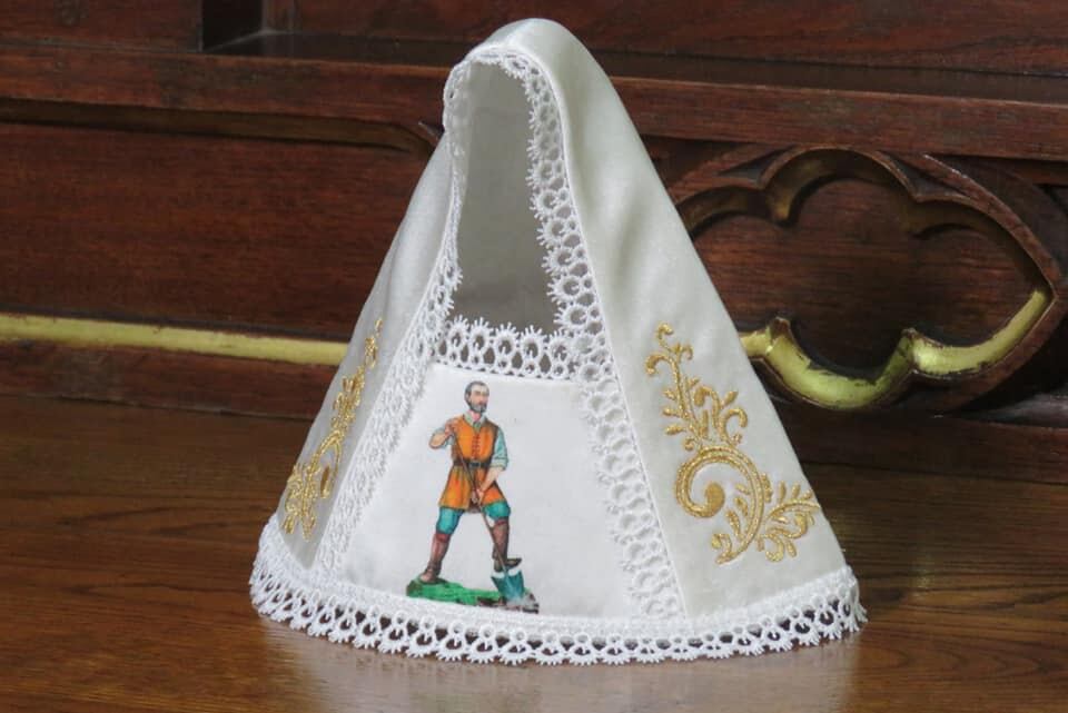 Cinco fueron los vestiditos finalistas que eligió la diócesis de Pérez Zeledón para que uno de esos vista a La negrita el 2 de agosto del 2022