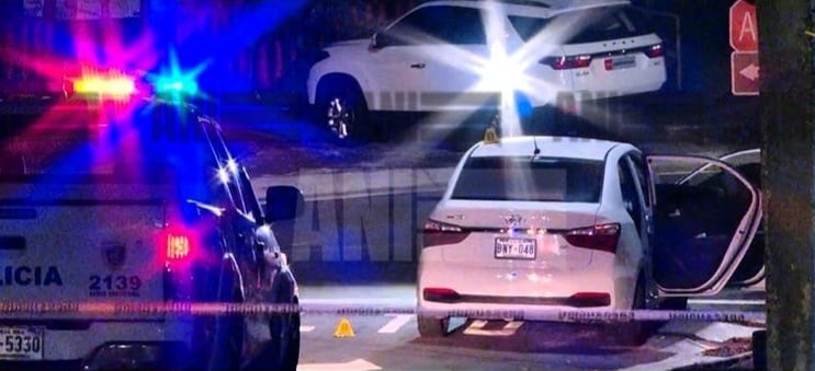Un doble homicidio ocurrió en San Rafael, en Heredia, frente al bar La Cubana, la madrugada del viernes 24 de abril del 2026. Foto: ANI