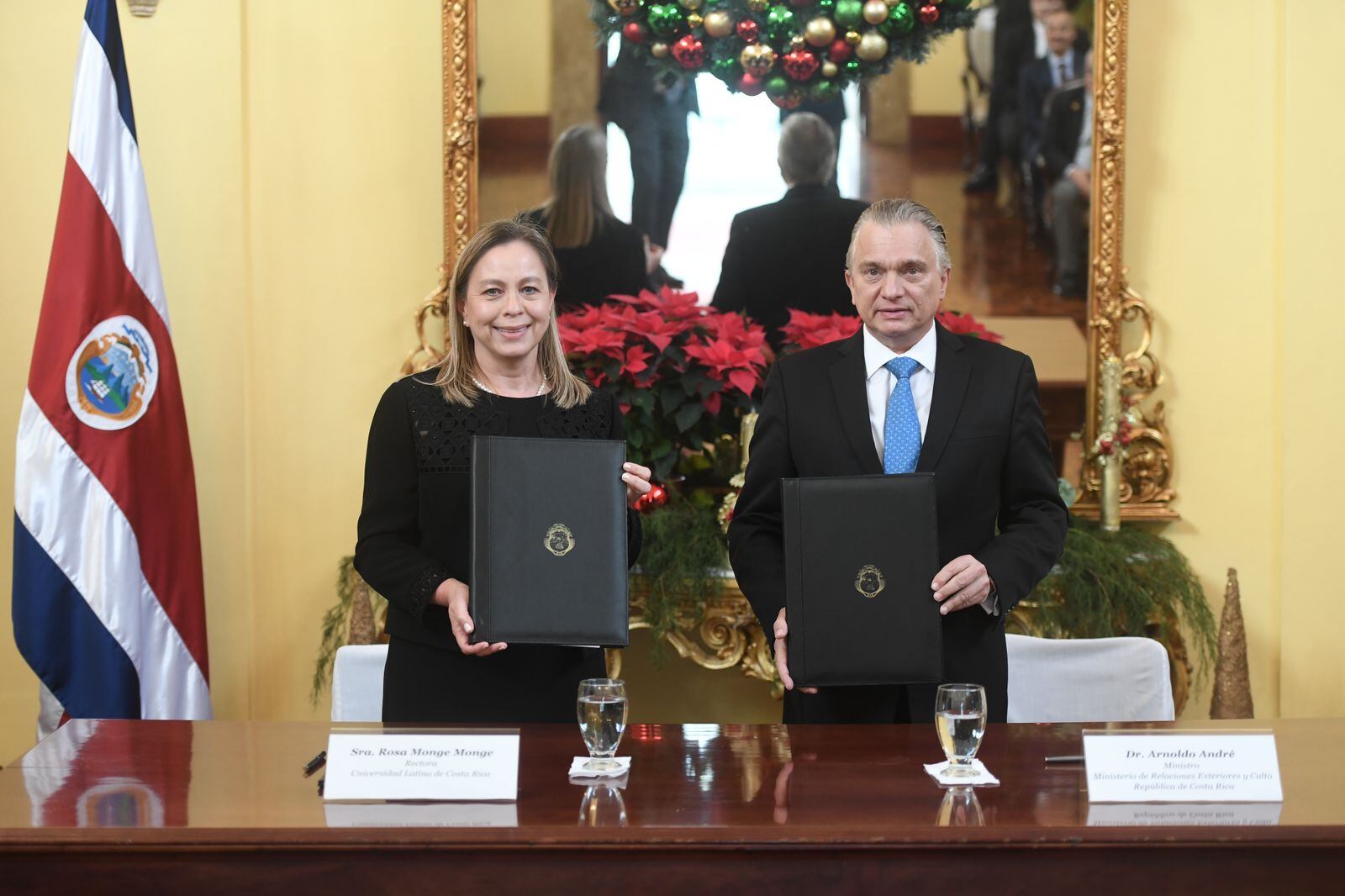 Con el objetivo de formar, capacitar y perfeccionar a los diplomáticos costarricenses, así como asesorarlos en asuntos especializados y estimular la investigación, el ministerio de Relaciones Exteriores y la Escuela de Relaciones Internacionales de la Universidad Latina de Costa Rica firmaron un convenio de cooperación
