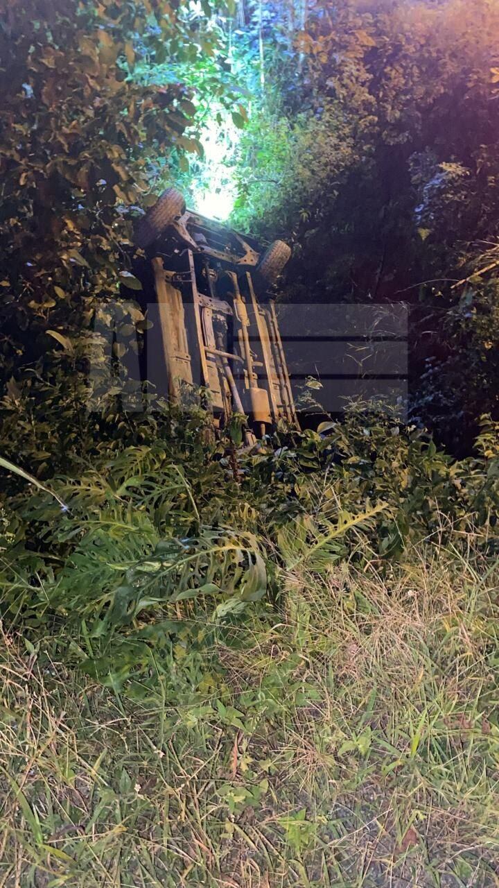 Un adulto mayor de apellido Arroyo, de 66 años, perdió la vida cuando cayó a un guindo de aproximadamente cinco metros de profundida en San Mateo de Alajuela. Foto: ANI