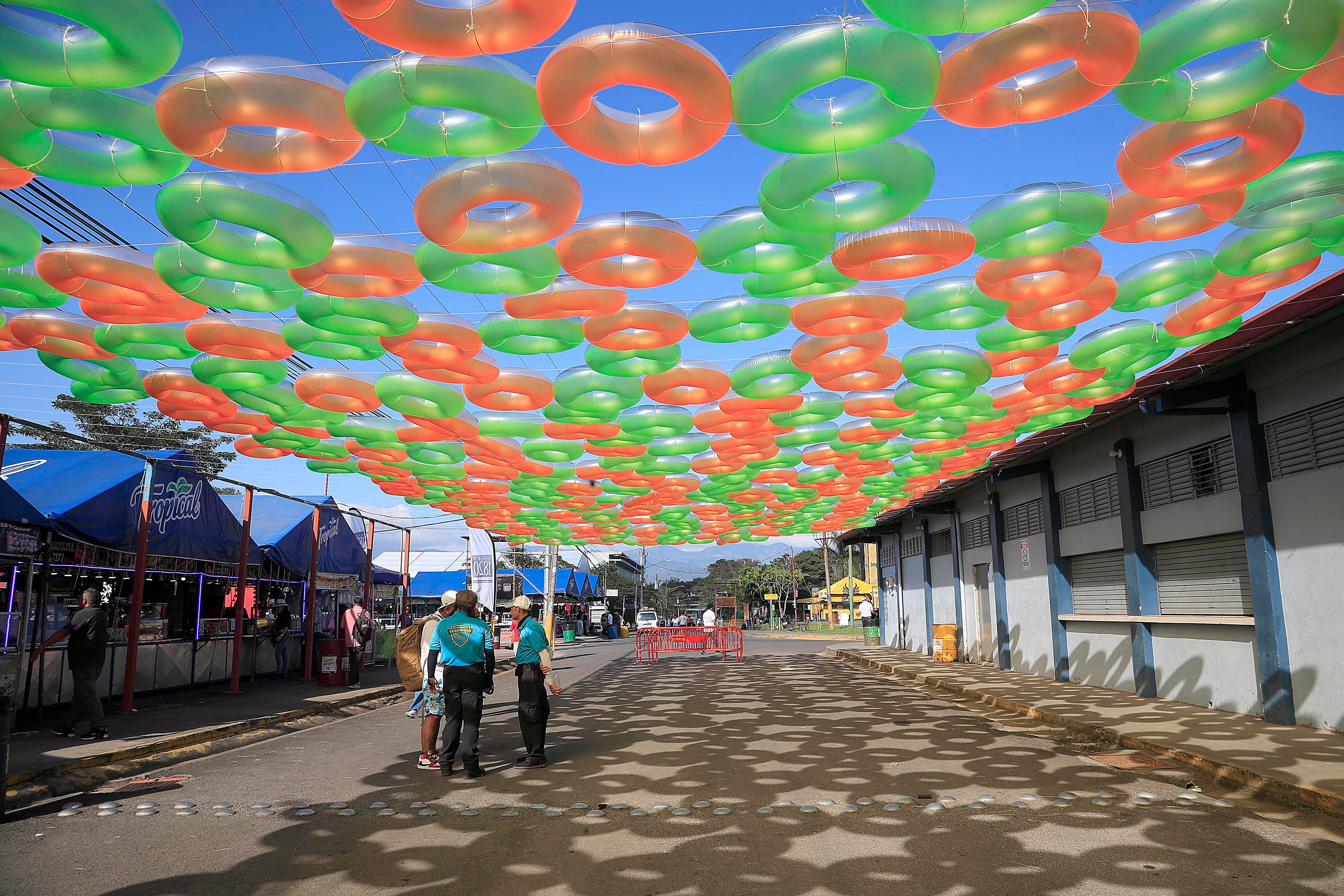 18/01/2024     Palmares. Con una muy escasa concurrencia, tanto de jinetes y caballos como de espectadores, se realizó este jueves el tradicional tope con el que inician oficialmente las fiestas cívicas en este cantón alajuelense. Además de los caballistas, destacó la presencia de reconocidas figuras de la política y la farándula.