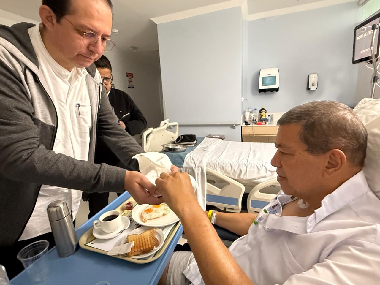 El obispo de Limón, monseñor Javier Román Arias, sobrevivió a un infarto masivo fulminante que lo llevó a una cirugía urgente el pasado 25 de octubre. Cinco meses después, su historia conmueve en Semana Santa.