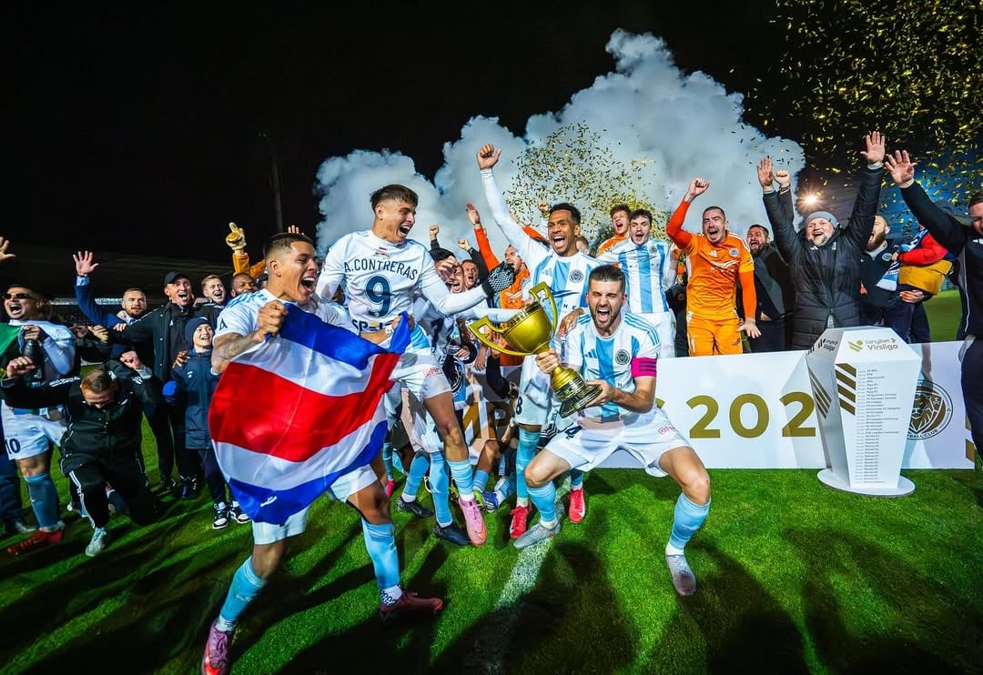 Orlando Galo y Anthony Contreras se proclamaron campeones en Letonia, con el Riga FC. Instagram Riga FC.