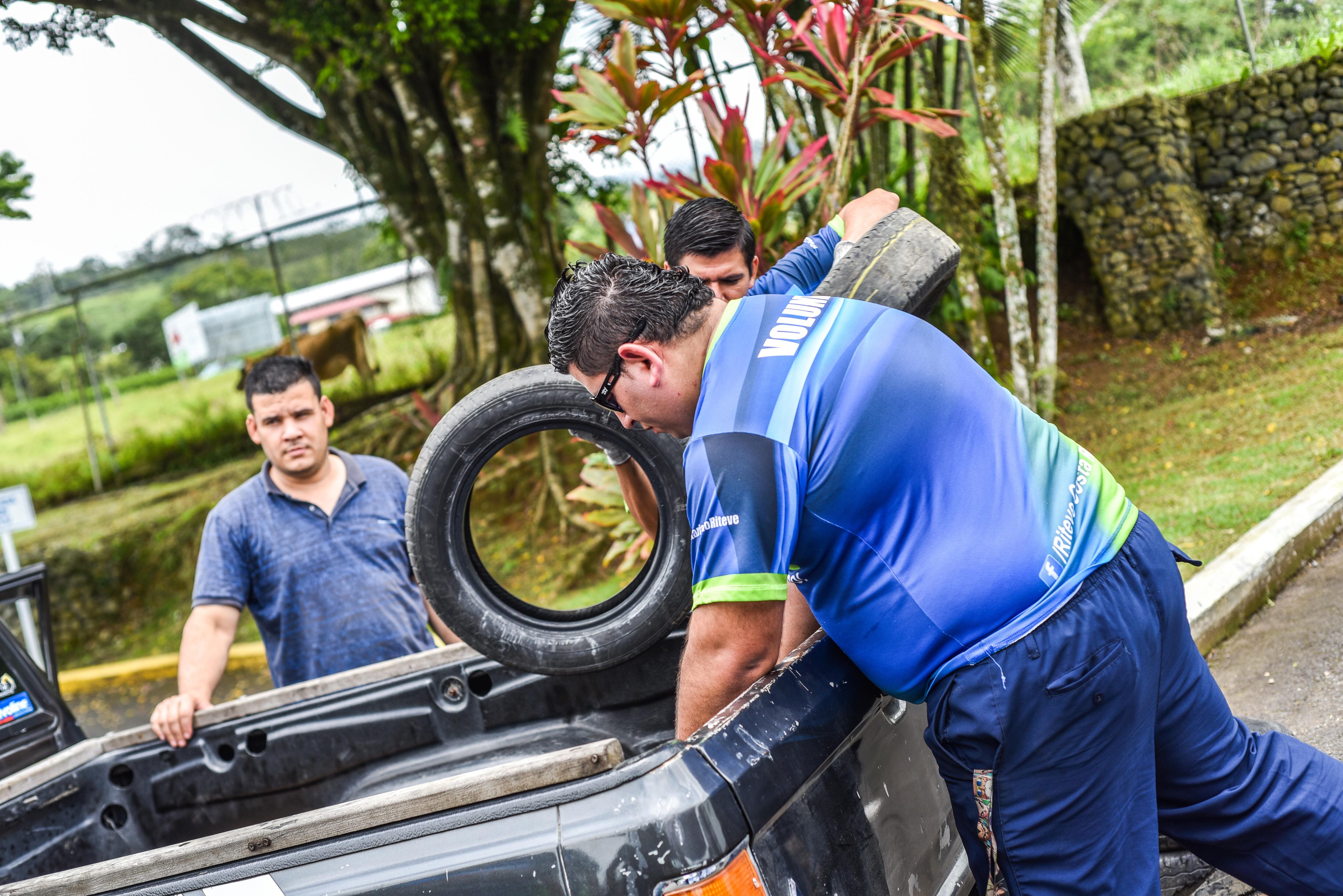 La campaña permanente de recolección de llantas que se realiza en las estaciones de Riteve logró sacar de los botaderos clandestinos, las calles y patios de algunas casas, durante el 2020, un total de 44.581 llantas usadas