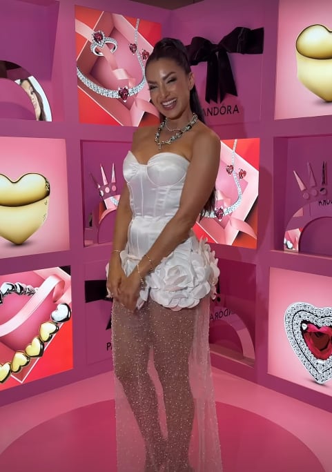 Verónica González junto a Sheynnis Palacios en Tailandia en evento de Pandora.