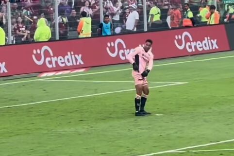 Afición de Saprissa respalda actitud de Esteban Alvarado y así se lo hizo saber.