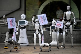 Robots protestan en Polonia para exigir controles al desarrollo de la inteligencia artificial
