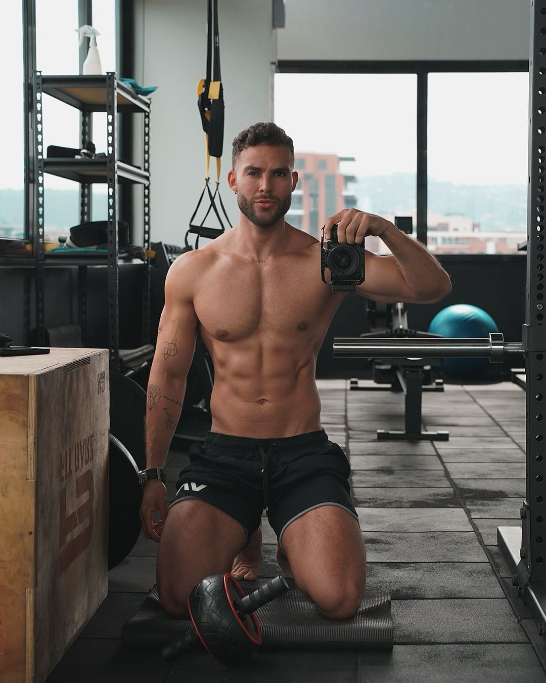 Jesse del Valle, modelo y presentador tico que destaca en Guatemala y México