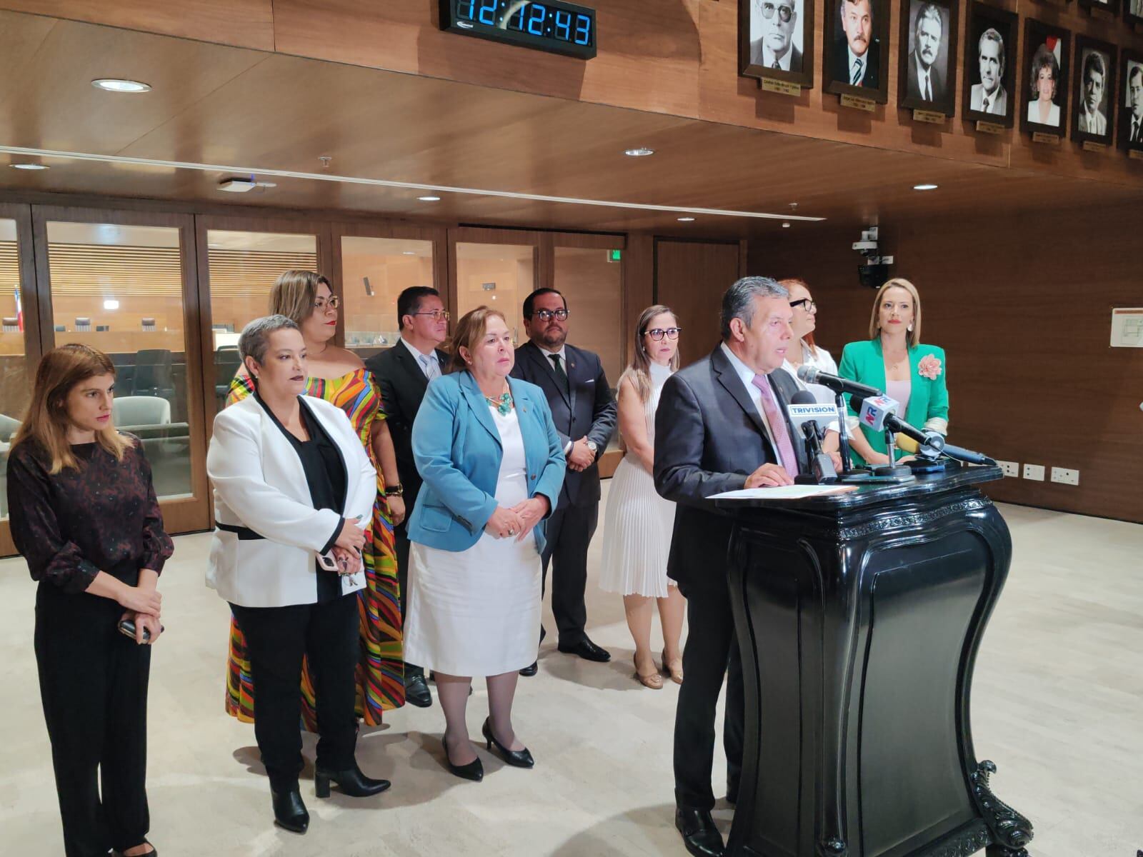 conferencia de prensa pln plan alterno a ley jaguar