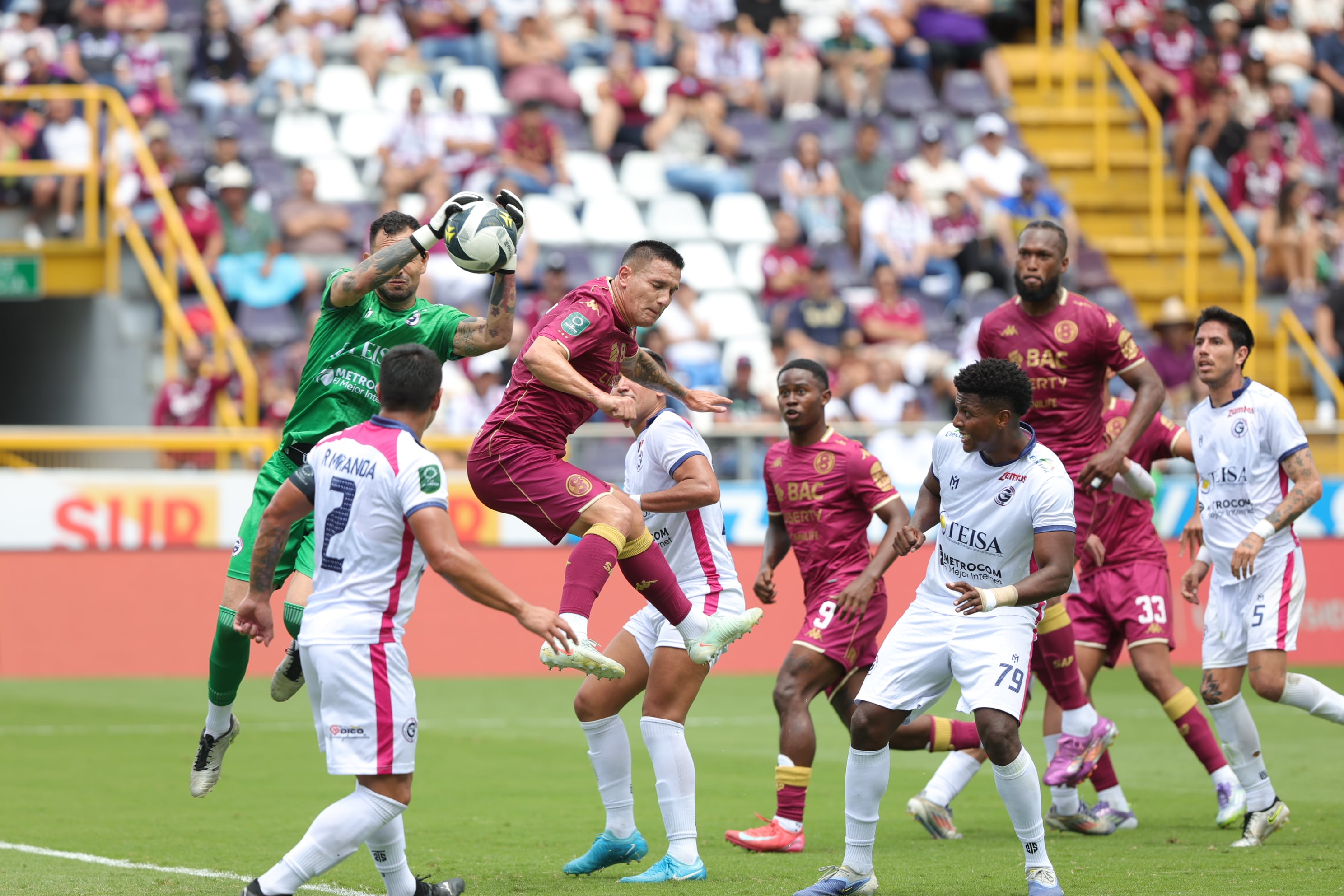 14/09/2025/ juego entre Deportivo Saprissa vs Guadalupe en el estadio Ricardo Saprissa / foto John Durán
