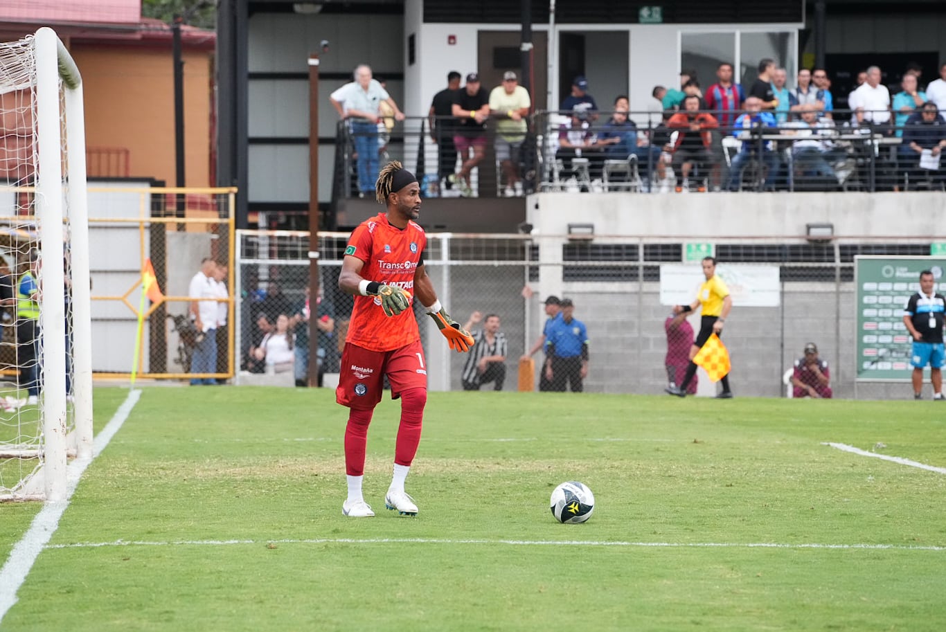 16/02/2025. Partido de Saprissa y Santa Ana en el Estadio de Piedades, Santa Ana. Fotografía:!Lilly Arce.