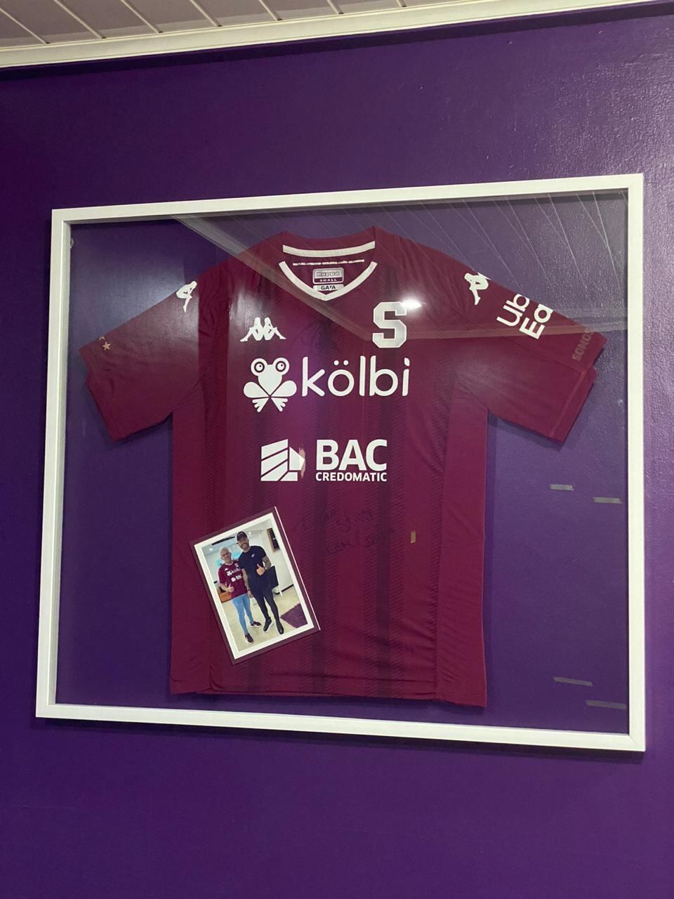 Steven Bolaños, morado de corazón. Cortesía.