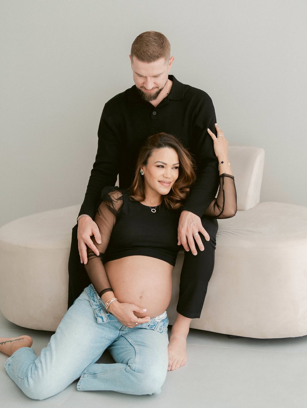La exmodelo costarricense Tasha Hines y su esposo, el exfutbolista Olman Vargas, ya están chineando a sus bebés.