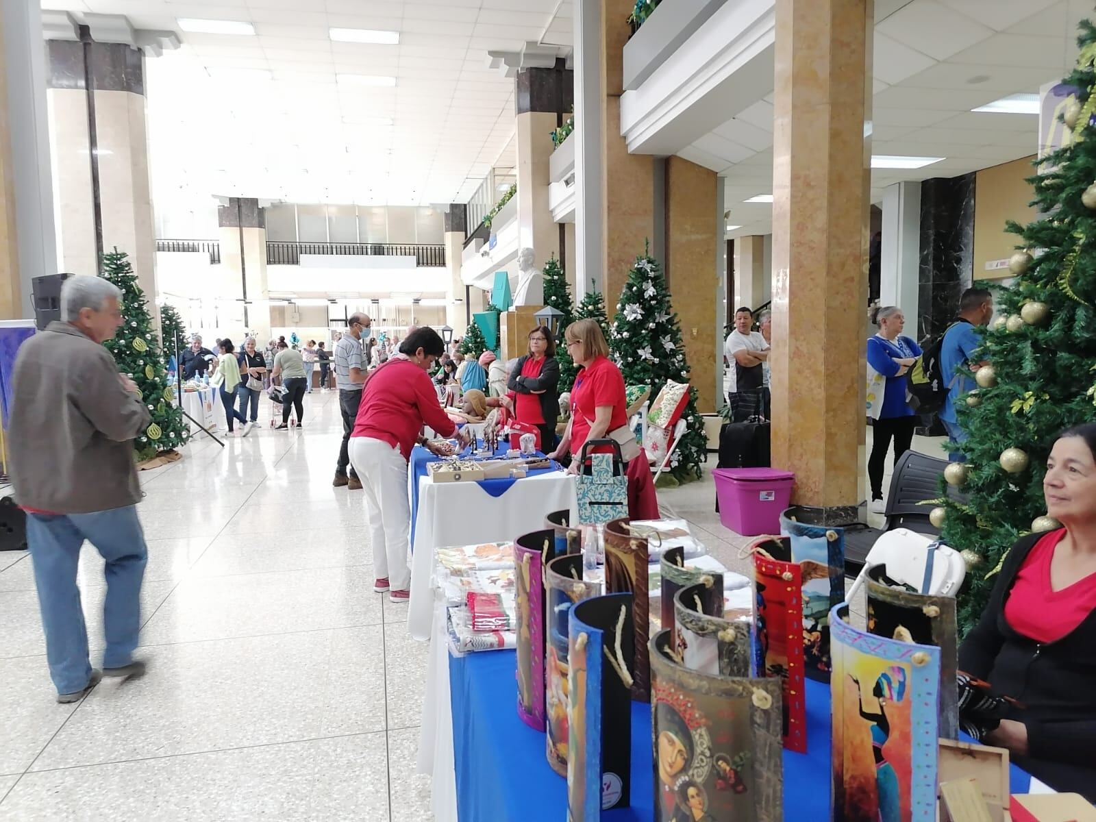miércoles 7 y hasta el jueves 8 de diciembre, se realiza la Feria de Artesanos con Discapacidad, en el lobby principal de las oficinas centrales del Banco Nacional, de 9 a.m. a 3:45 p.m.