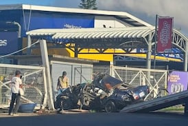 Identifican a hombre de 32 años que murió tras impactar contra un poste en Grecia