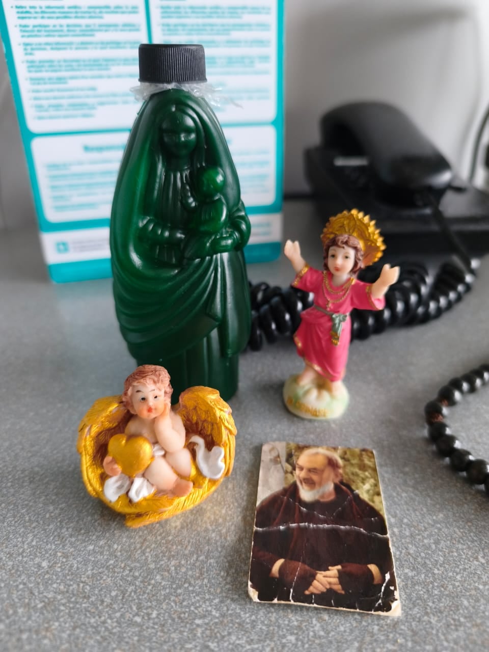 La historia de Antonio Navarro Madrigal no comienza en un hospital de España, sino a los pies de la virgencita de los Ángeles, donde su mamá, Fanny Madrigal, aprendió a convertir el dolor en esperanza.