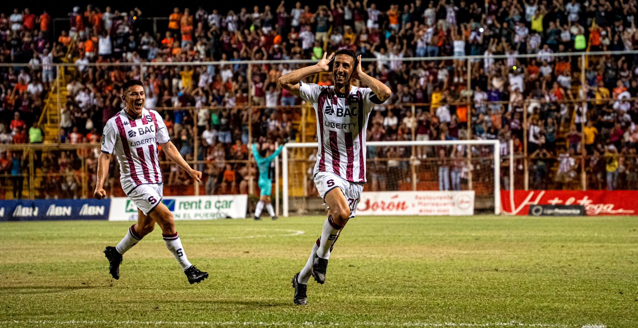 Mariano Torres hizo un golazo ante Puntarenas