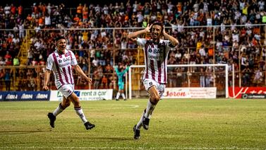 ¿Qué le pasó a Leo Moreira en el gol de Mariano Torres? Cada uno explicó su versión