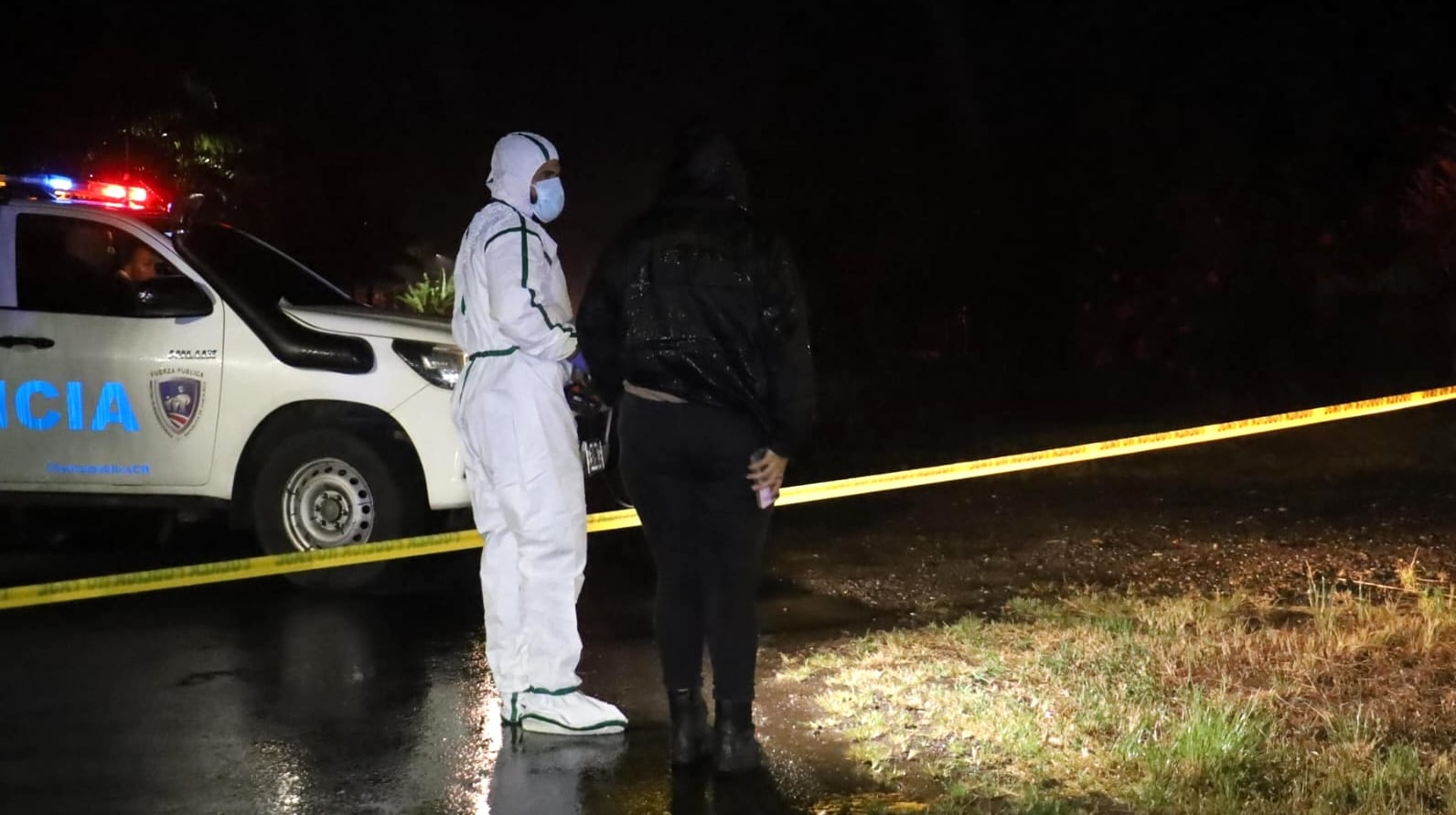 Agentes del OIJ y Fuerza Pública aseguraron la escena esta madrugada de lunes. Fotografía: