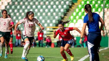 Futbolista se lleva una bonita sorpresa con el álbum del Mundial femenino