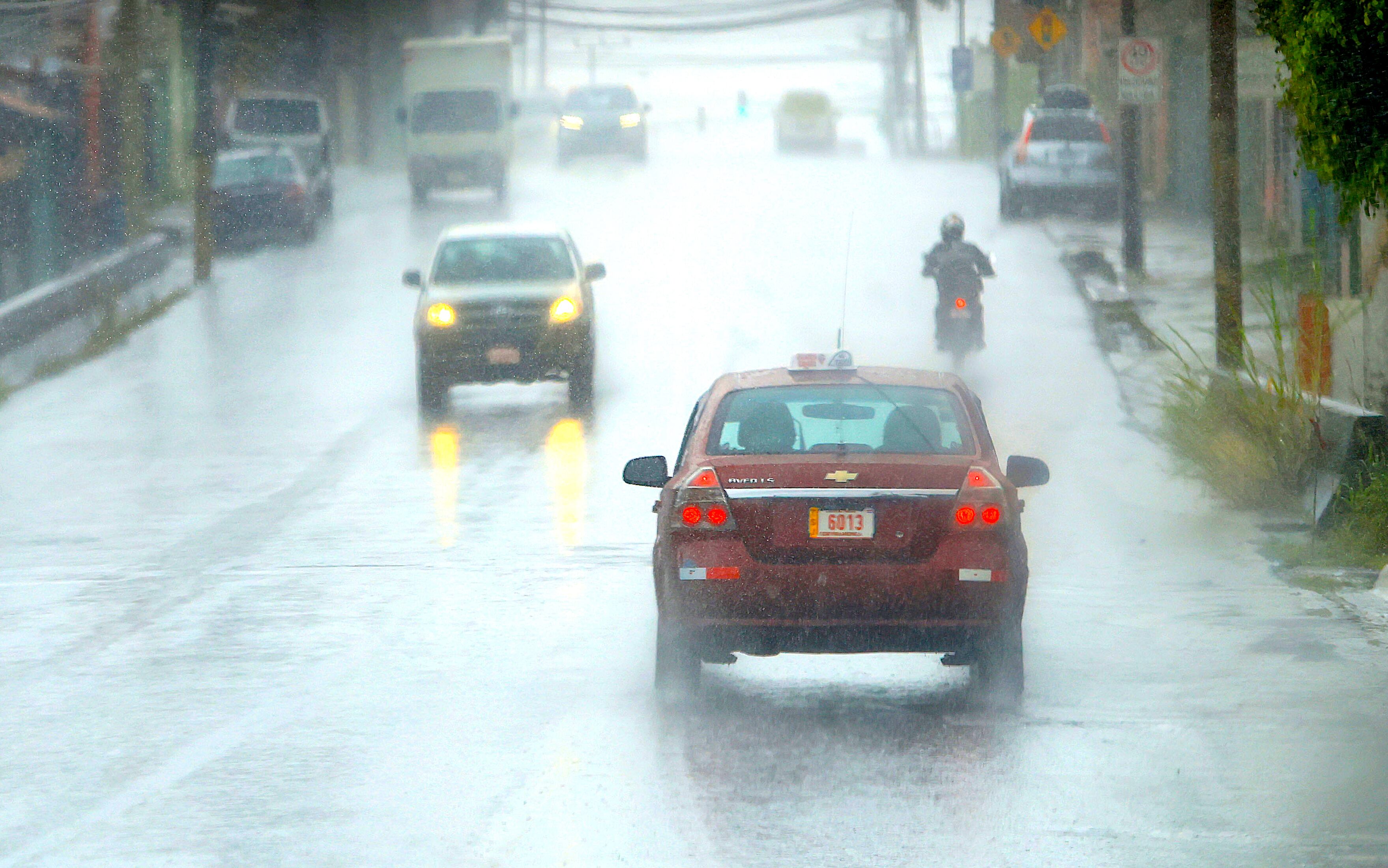 Neblina y lluvias al inicio de la temporada navideña en Costa Rica.