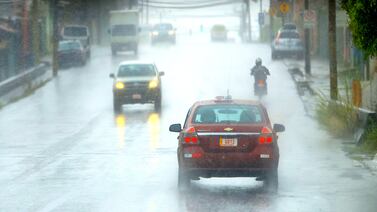 Aliste suéter y sombrilla, se acerca el empuje frío #8