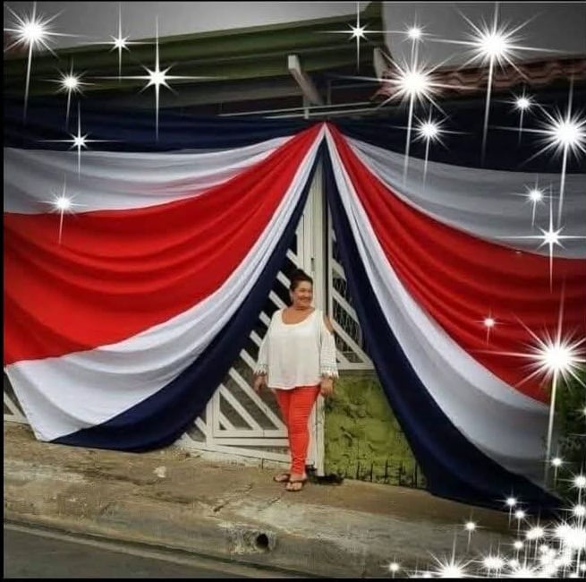 ¡Fiesta patria en grande! Urbanización La Independencia de Alajuela se viste de blanco, azul y rojo