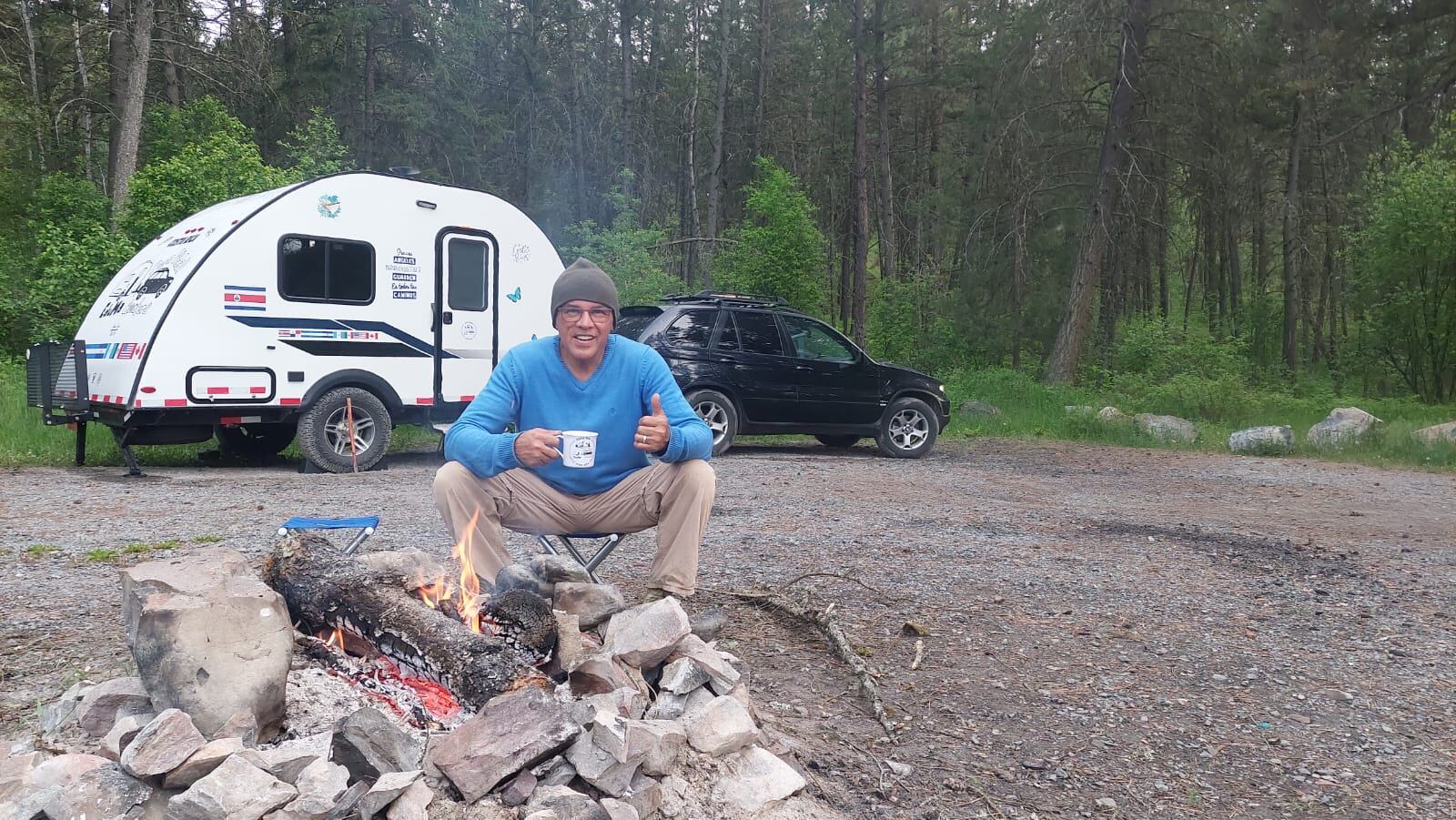 Una cartaga y un josefino, Maureen Martínez Chacón y Eduardo Castro Muñoz, alistaron sus maletas, catrinearon bien a “La Gordita”, y tomaron la decisión de viajar en carro desde San José hasta Alaska en un viaje de unos 13 mil kilómetros