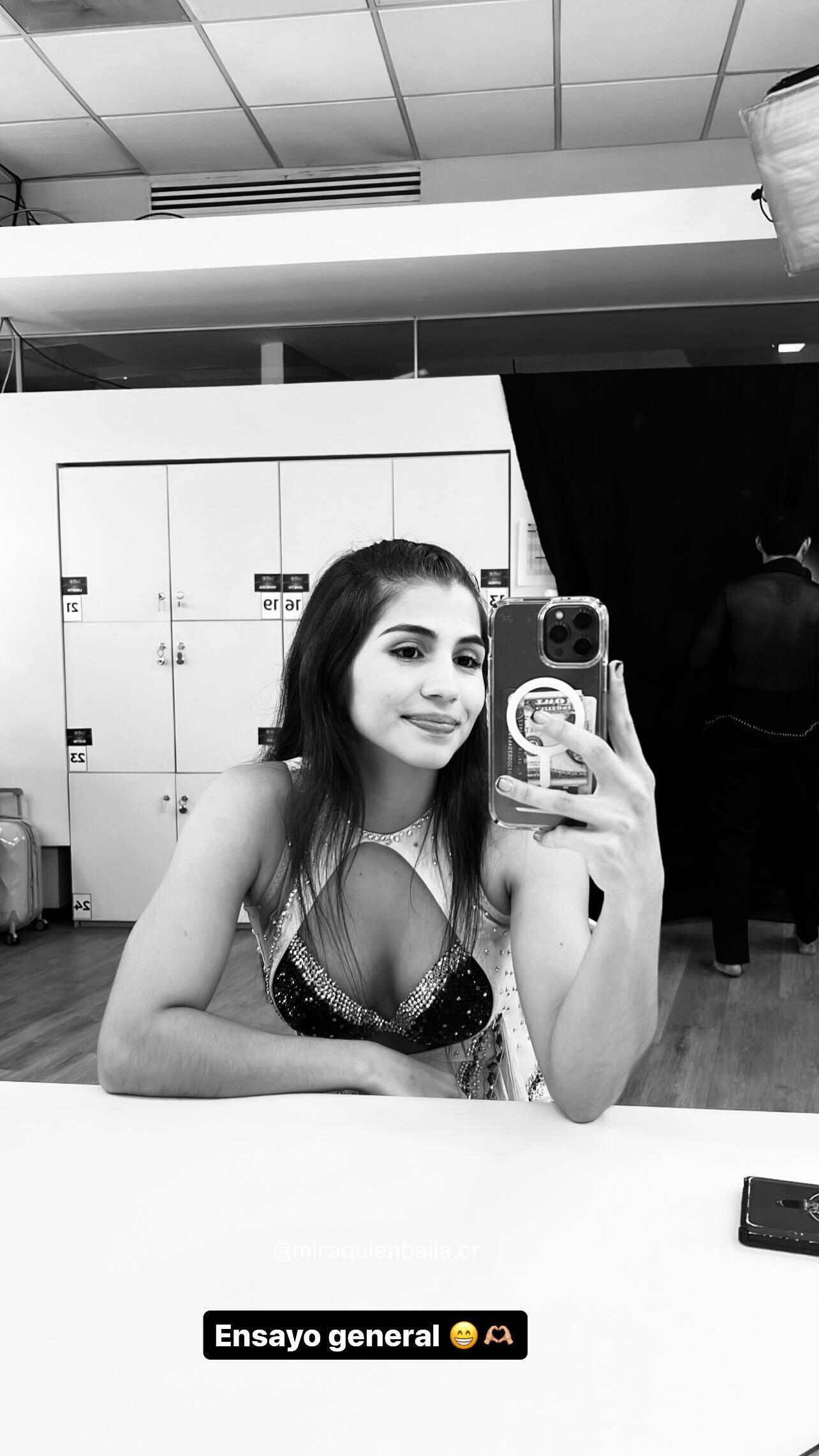 Naomy Valle madrugó para hacer una parada antes de su ensayo para Mira quién baila.