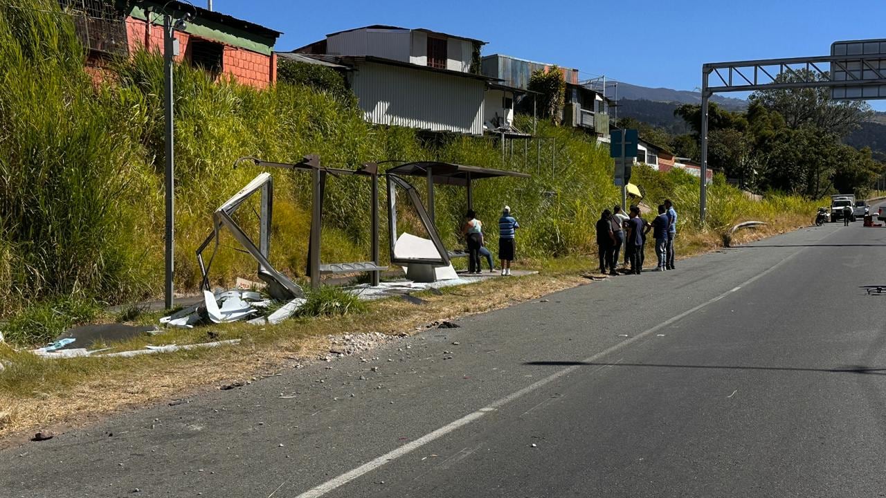Accidente en Ochomogo, bus sin frenos deja un fallecido y varios heridos