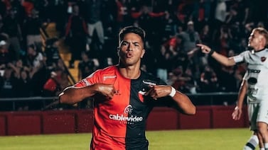 Jugador de fútbol sorprendió al presentar a su novio en programa en vivo