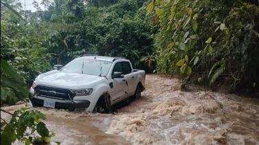 Reconocido empresario turístico muere luego de que su carro fue arrastrado al tratar de cruzar río