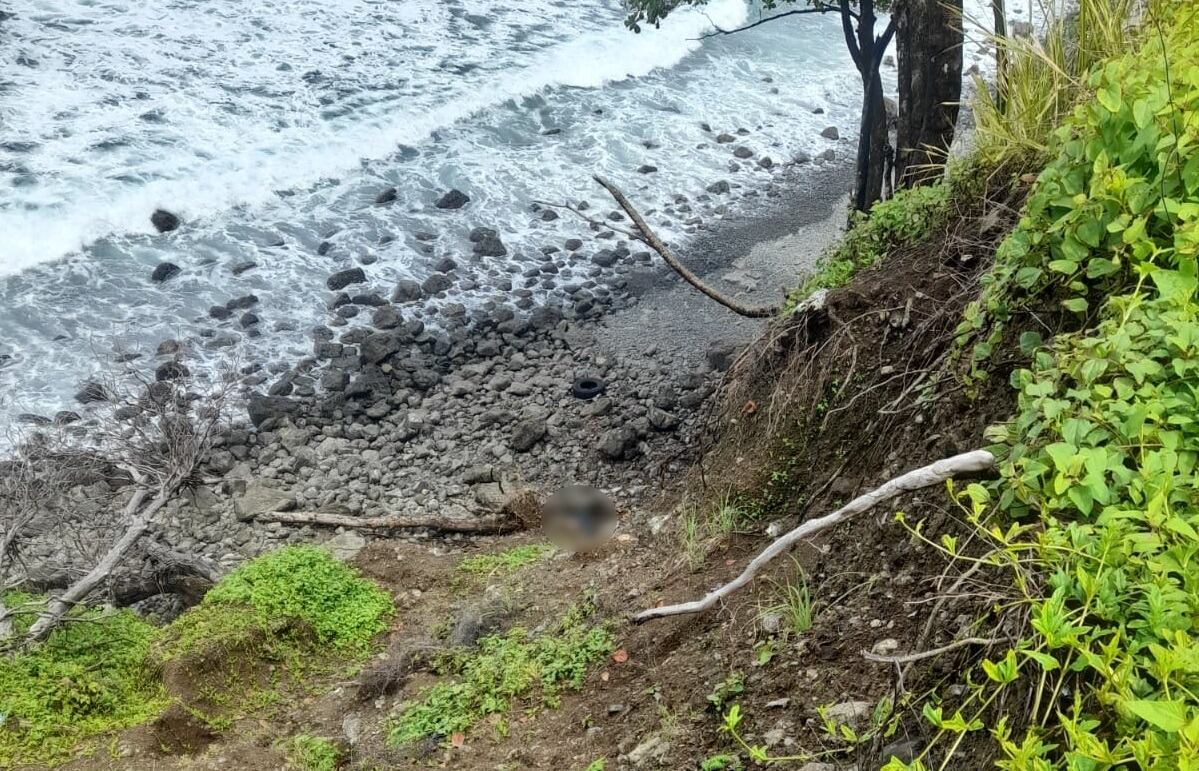 Hallan cuerpo en el fondo de acantilado en Jacó.