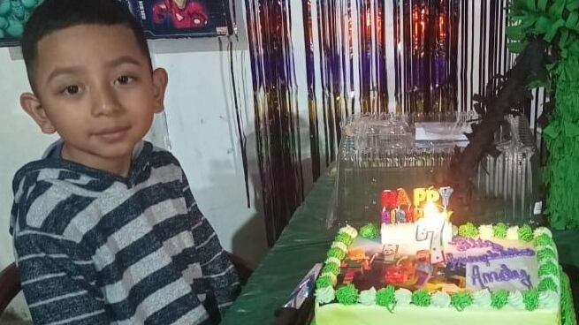 Andy Umaña Jirón, quien tiene 7 años, sufre de un problema en su corazón desde que nació y ocupa ahora operarse en España por eso hay una campaña para recoger unos 35 millones de colones.