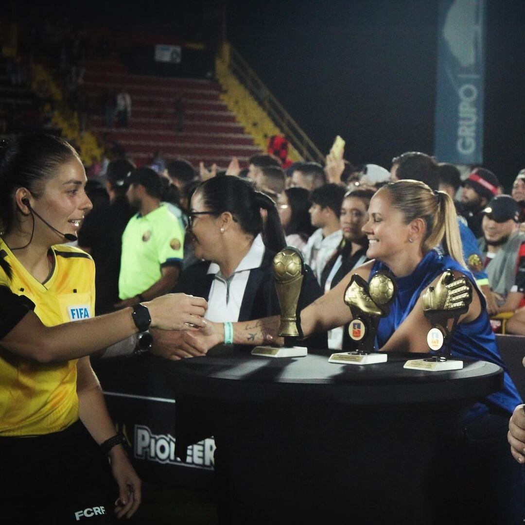 Jacqueline Álvarez es la dedicada de la temporada 2024 por la Uniffut. Foto: Instagram Jacky Álvarez