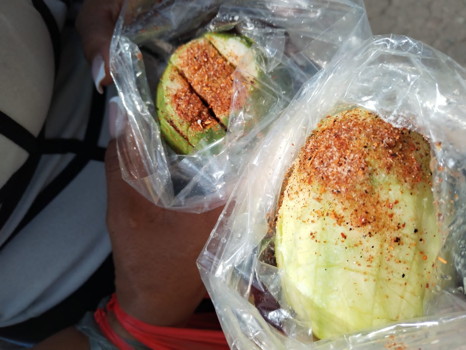 Guayabas micheladas un negocito de perseverancia en San José