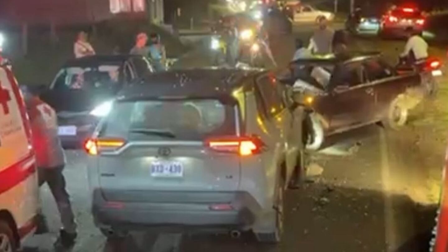 Violento choque frontal de dos carros deja dos heridos de gravedad | La ...
